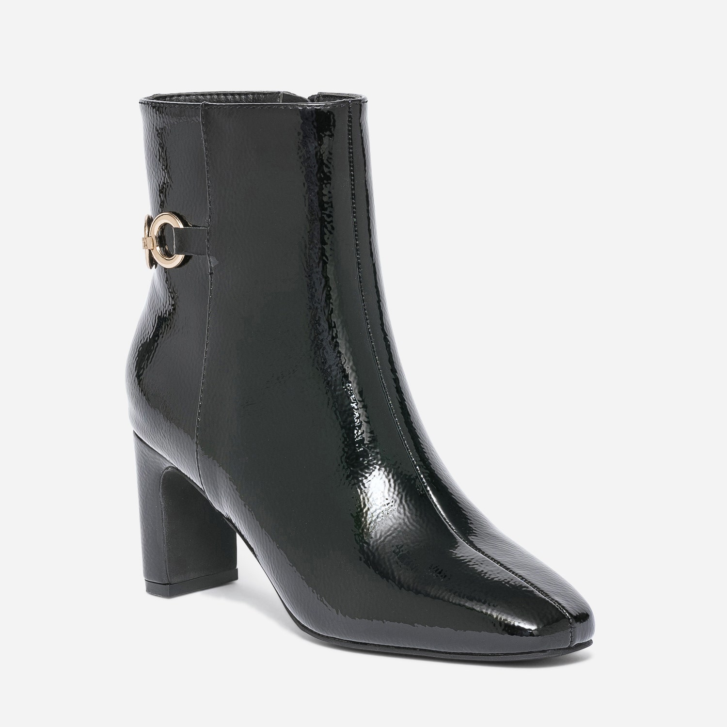 Boots noir verni avec chaîne-anneaux