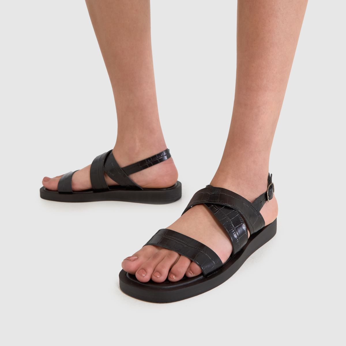 Schuh Theodora keresztpántos szandál fekete színben