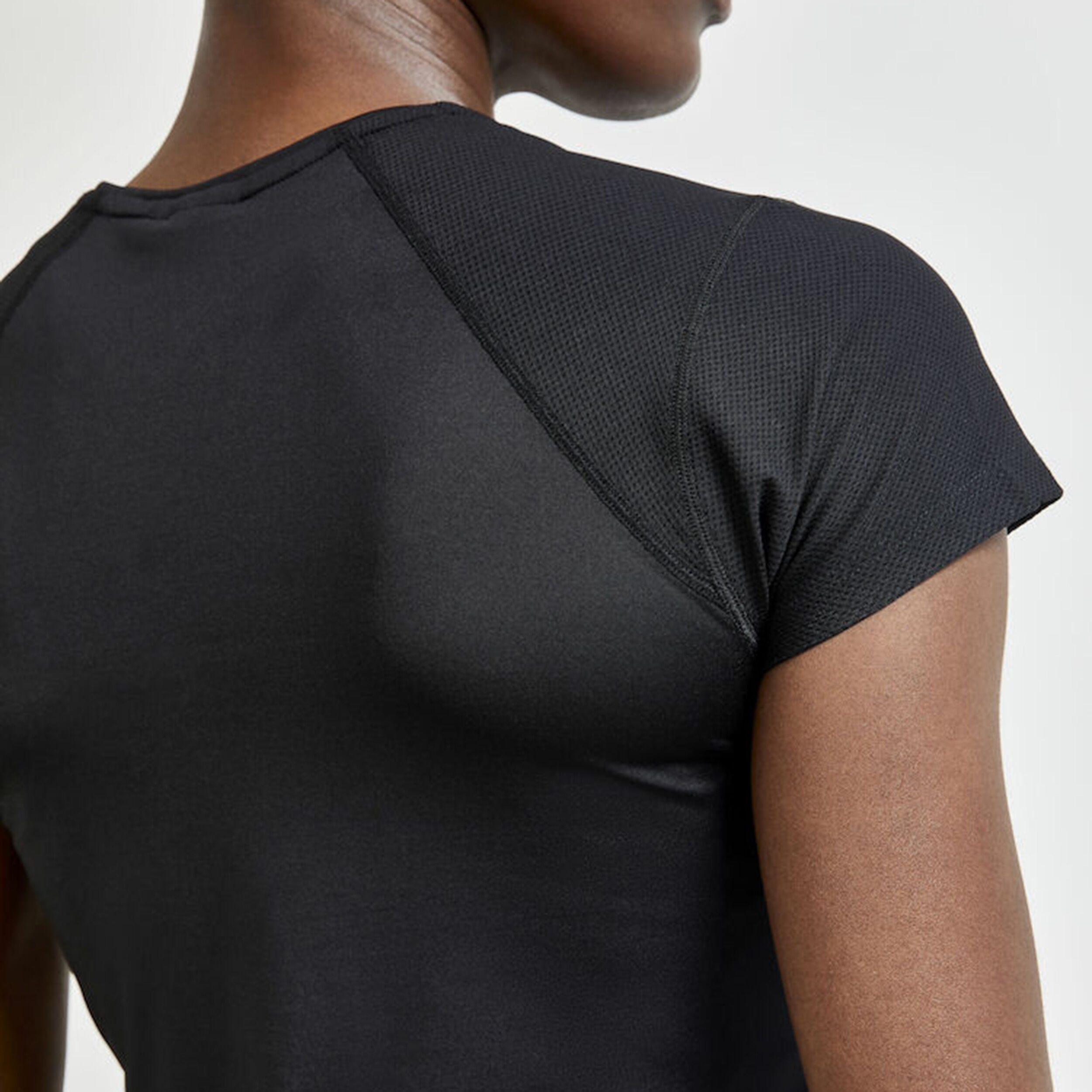 ADV Essence Shortsleeve Slim Laufshirt Damen - Schwarz