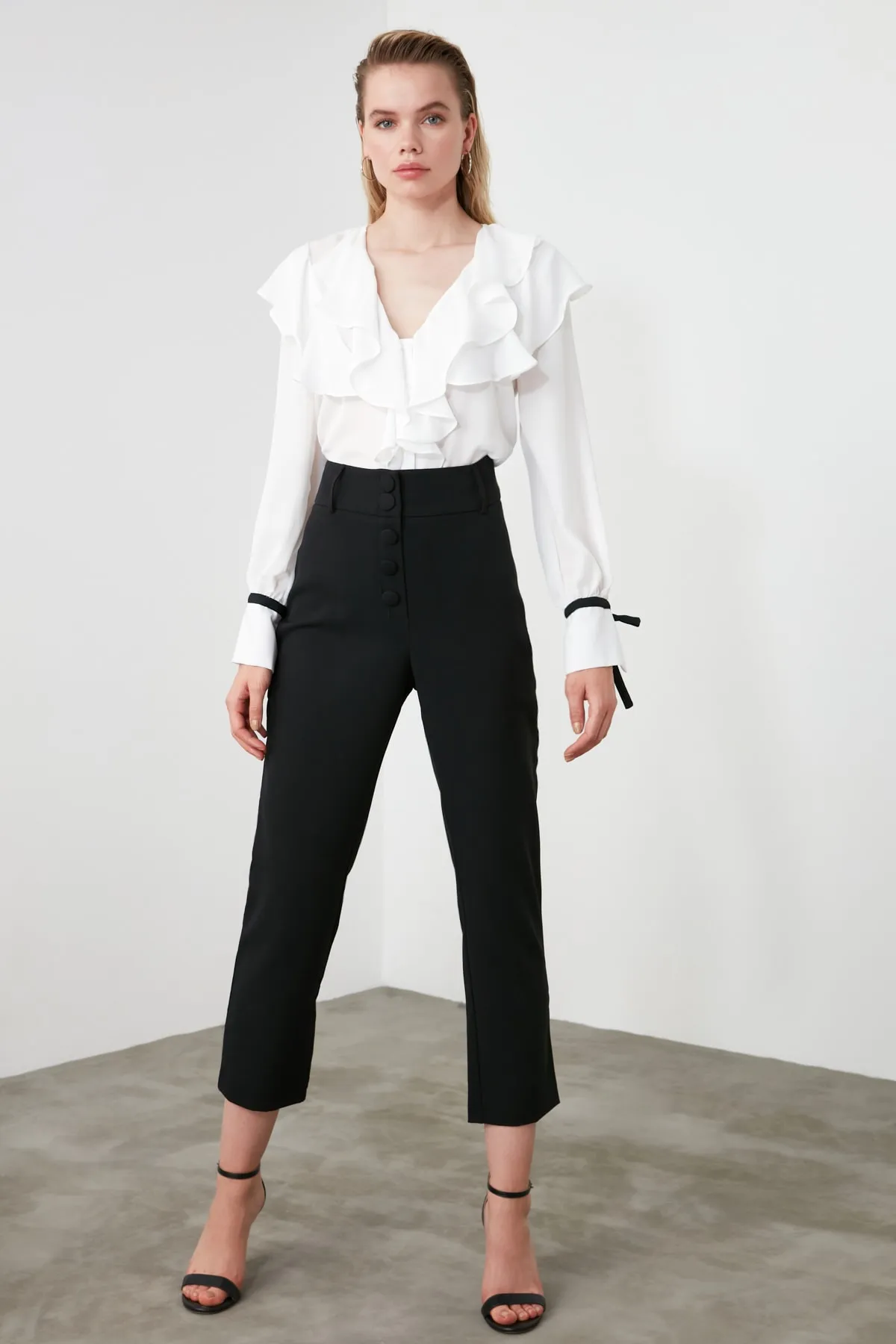 Trendyol Collection  Schwarze Webhose mit weitem Bein TWOSS19WX0086