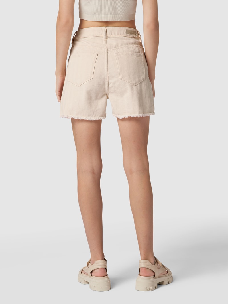 Shorts mit Label-Patch in sand