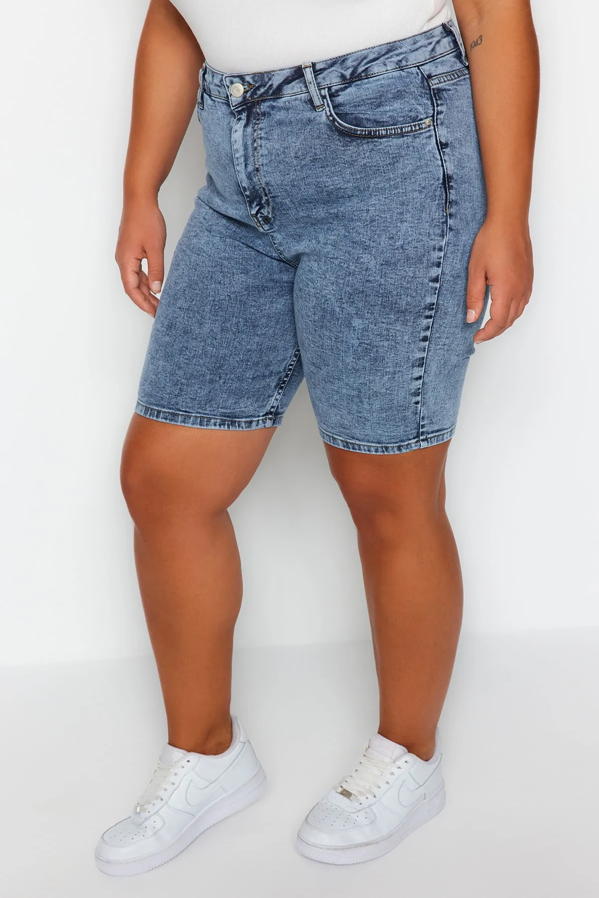 Trendyol Curve  Dunkelblaue, dehnbare Skinny-Shorts und Bermudas mit hoher Taille