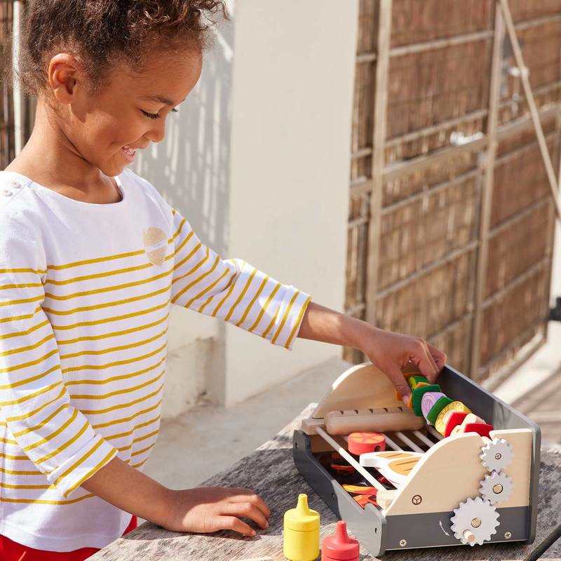 Barbecue en bois et ses accessoires Oxybul
