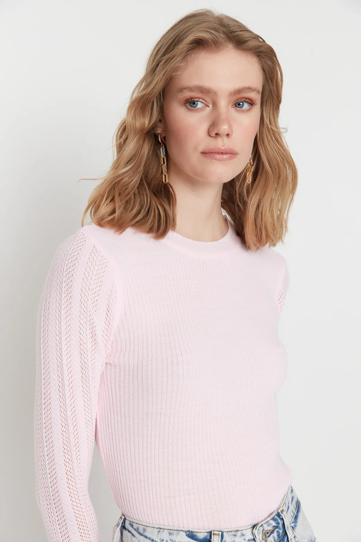 Trendyol Collection  Puderfarbener durchbrochener Strickpullover TWOAW23KZ00422