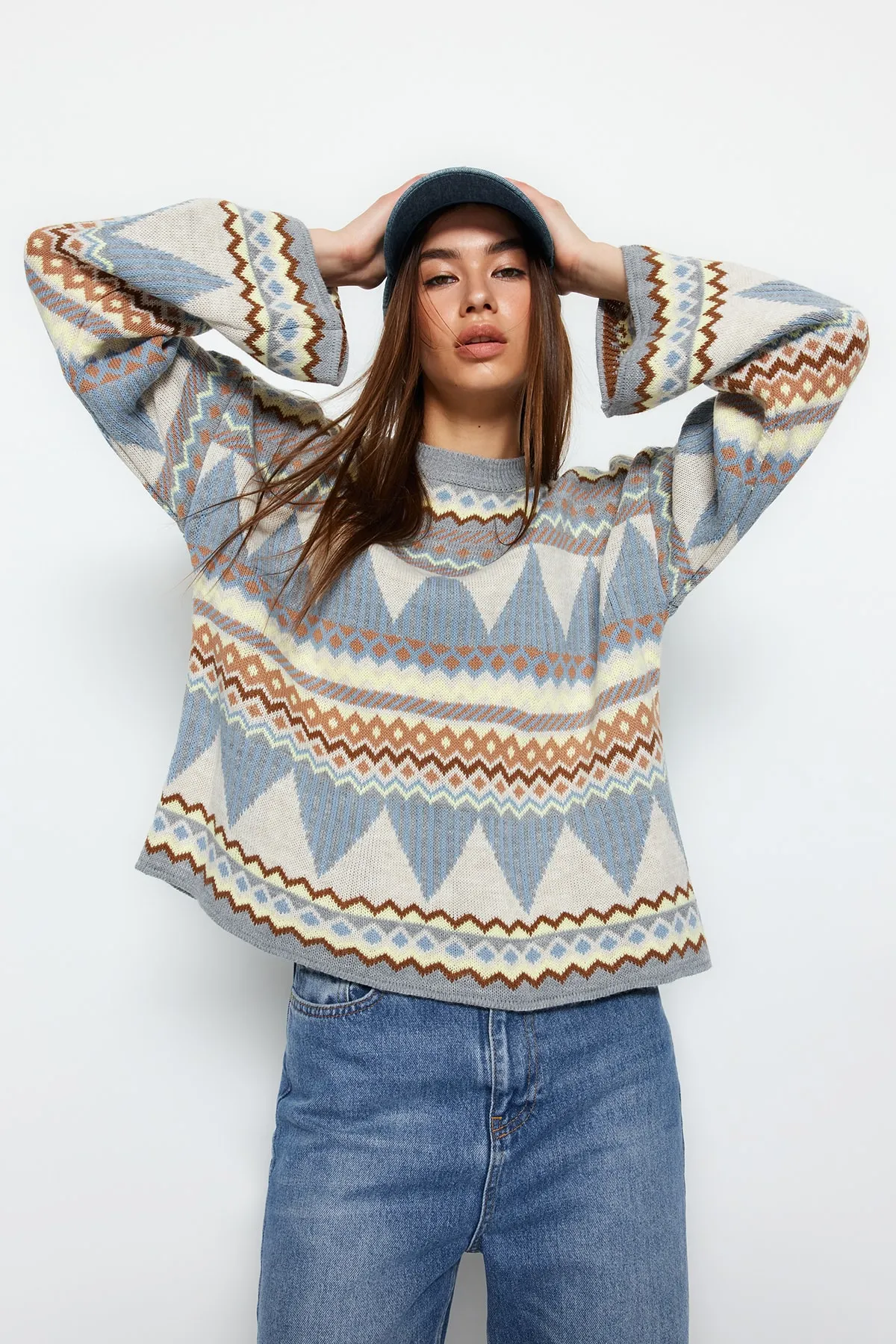 Trendyol Collection  Grauer Strickpullover mit Rundhalsausschnitt und weiter Passform TWOAW21KZ0941