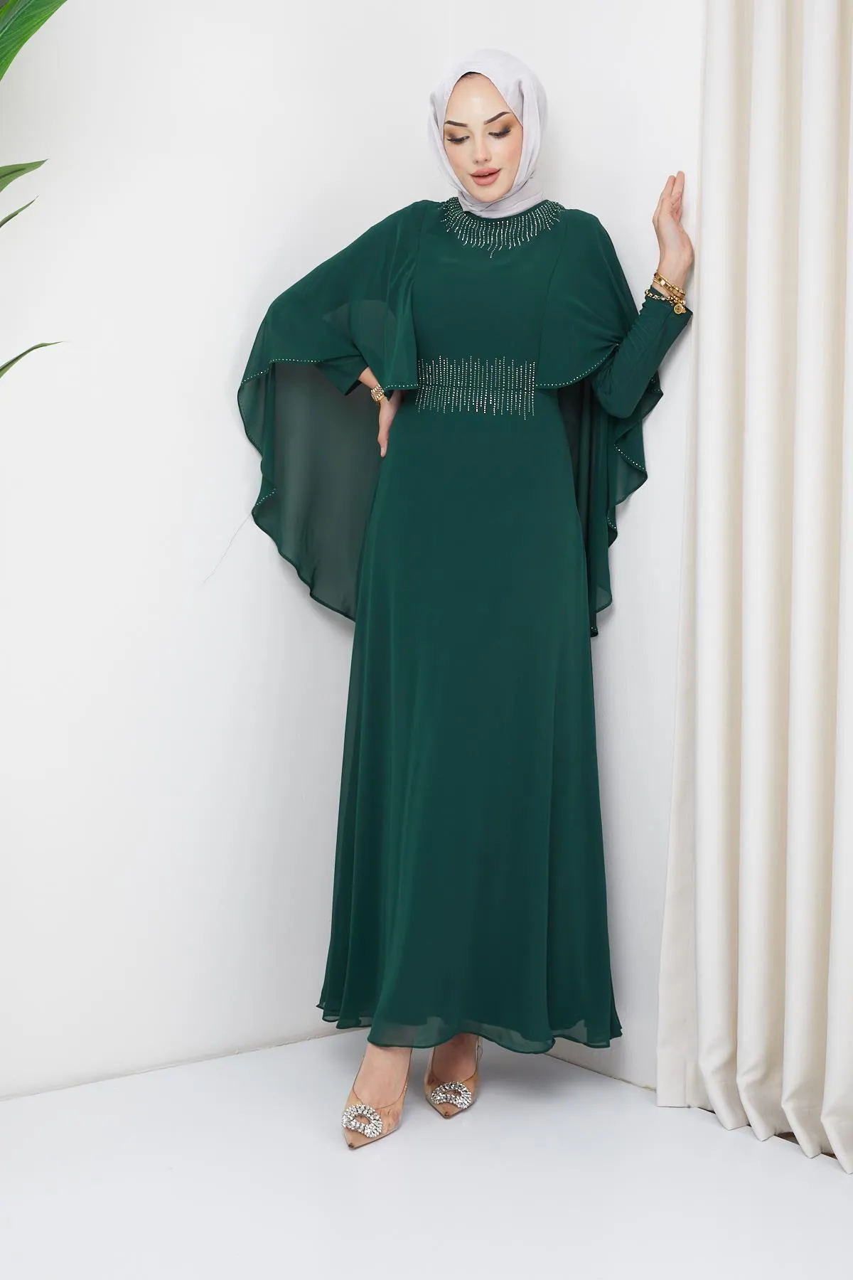 Olcay  Hijab-Abendkleid aus Chiffon mit Stein- und Cape-Detail GRÜN 1650