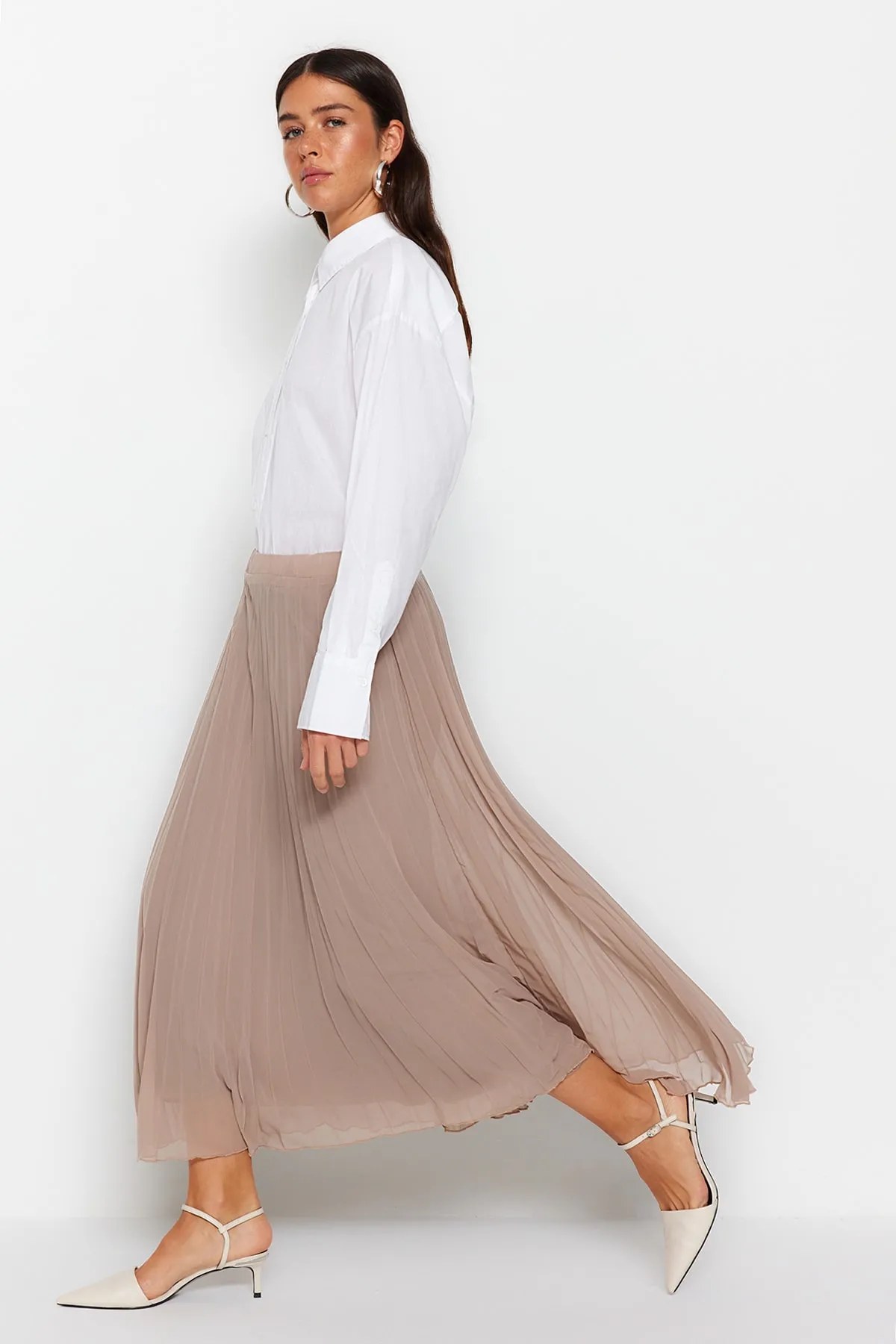 Trendyol Modest  Beiger Plisseerock aus gewebtem Chiffon mit elastischer Taille und Futter TCTSS23EE00019