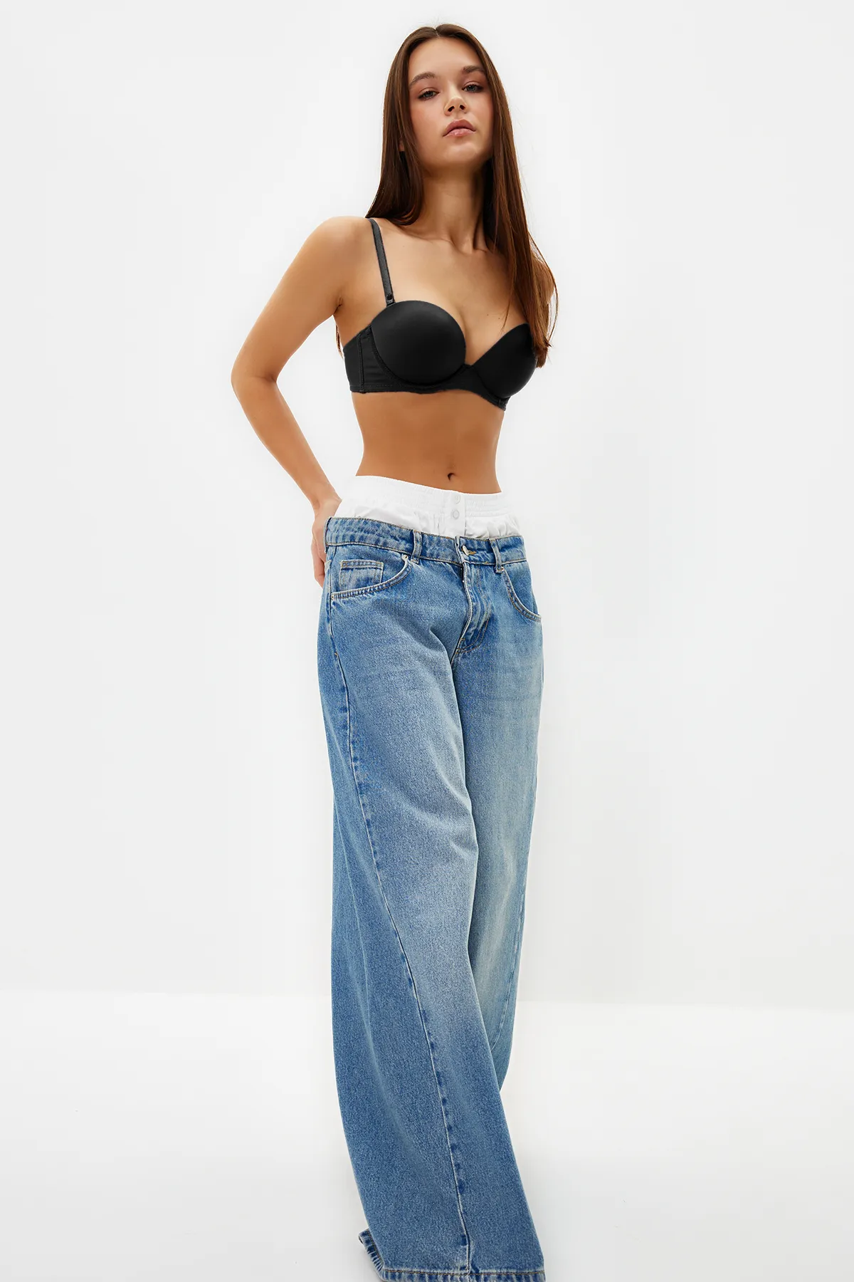 Trendyol Collection  Schwarzer T-Shirt-BH mit extra Push-Up-Effekt und String-Trägern, Strick-BH THMAW21SU0058