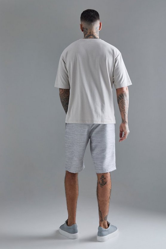 Tall strukturierte Shorts mit Naht-Detail