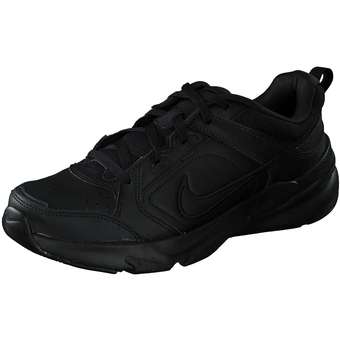 Nike Defy All Day Sneaker in schwarz