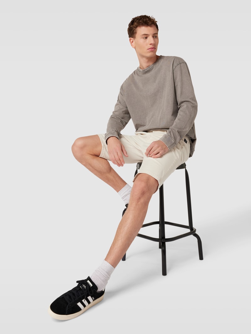 Slim Fit Chino-Shorts mit Eingrifftaschen in beige