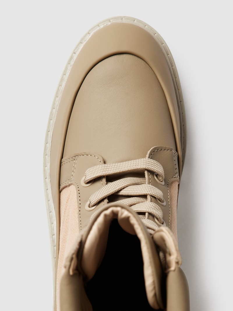 Boots mit Kontrastbesatz in beige