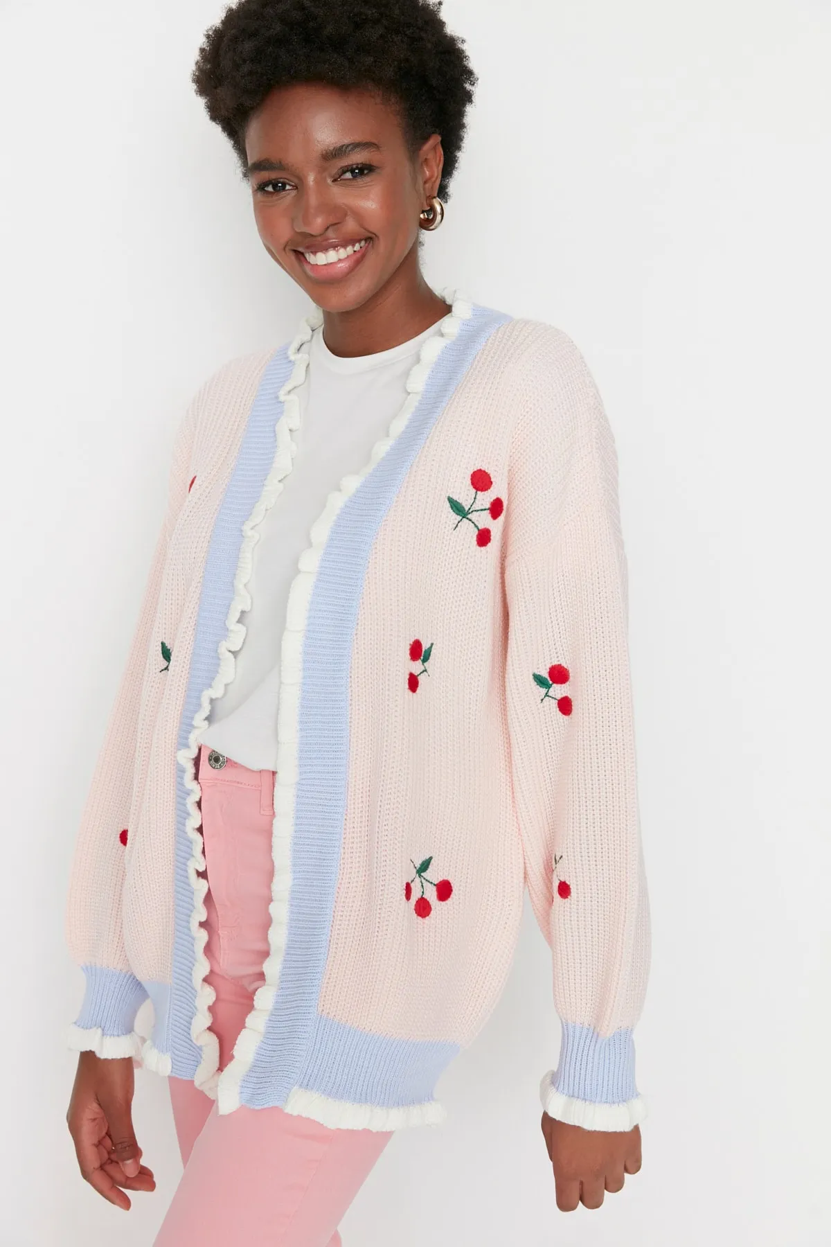 Trendyol Collection  Puderfarbene bestickte Strickjacke TWOAW21HI0628