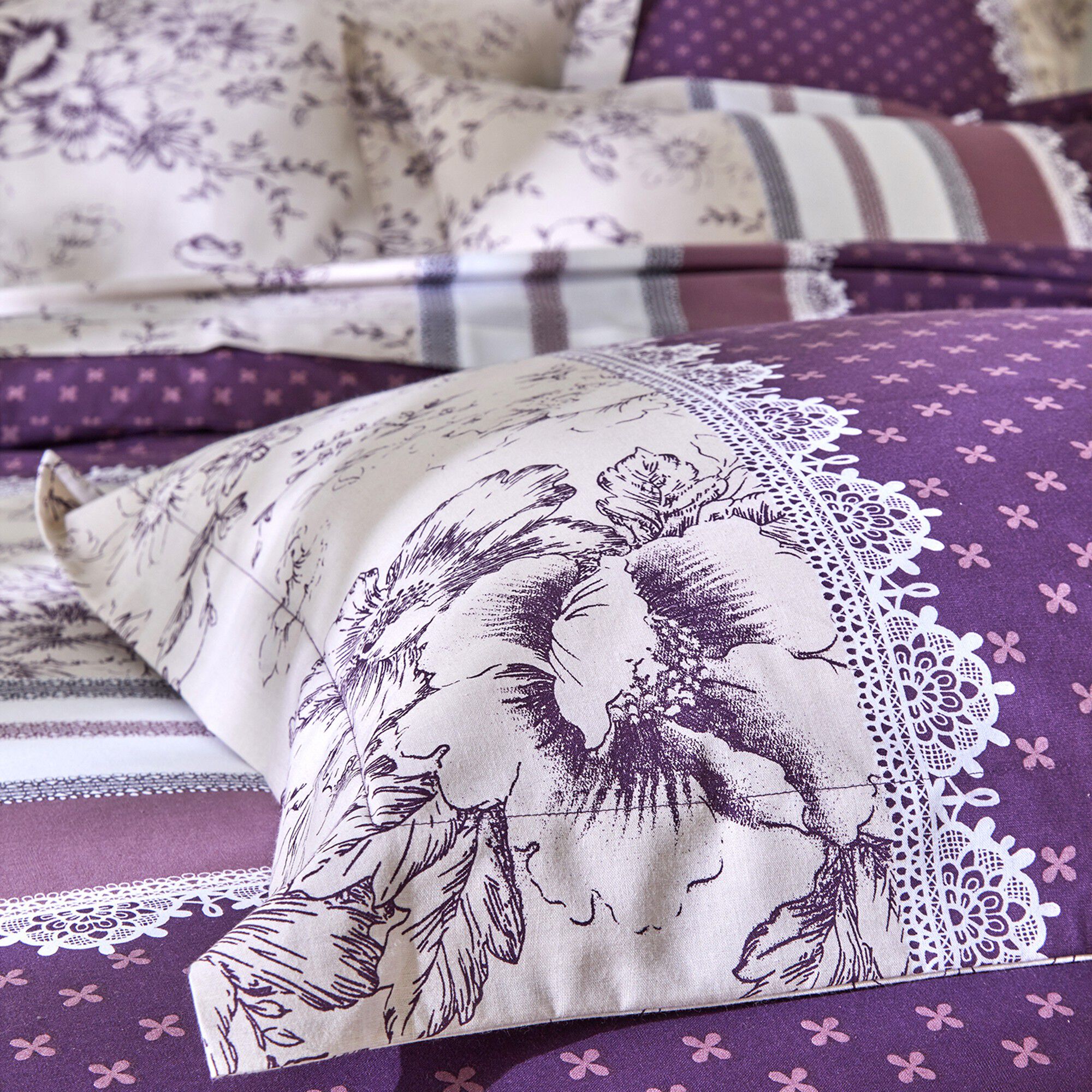 Linge de lit Gabrielle en coton imprimé pois, fleurs et dentelle
