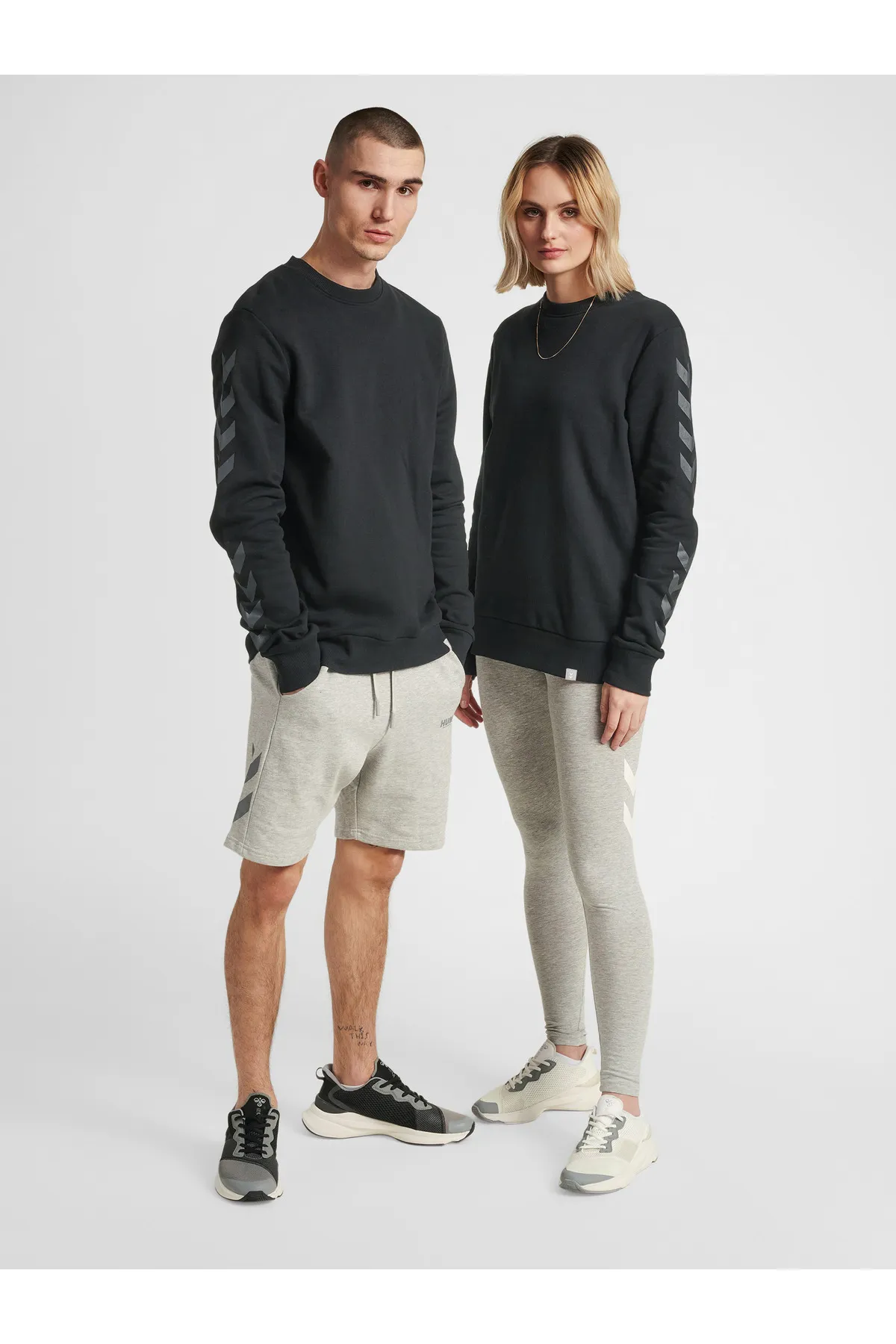 hummel  Sweatshirt - Schwarz - Regular Fit