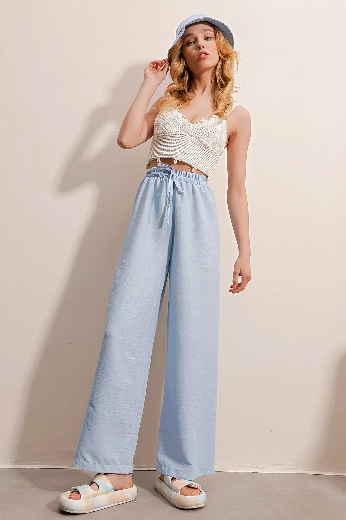 Trend Alaçatı Stili  Blaue Aerobin-Hose mit elastischem Bund und entspanntem Schnitt für Damen ALC-X6625