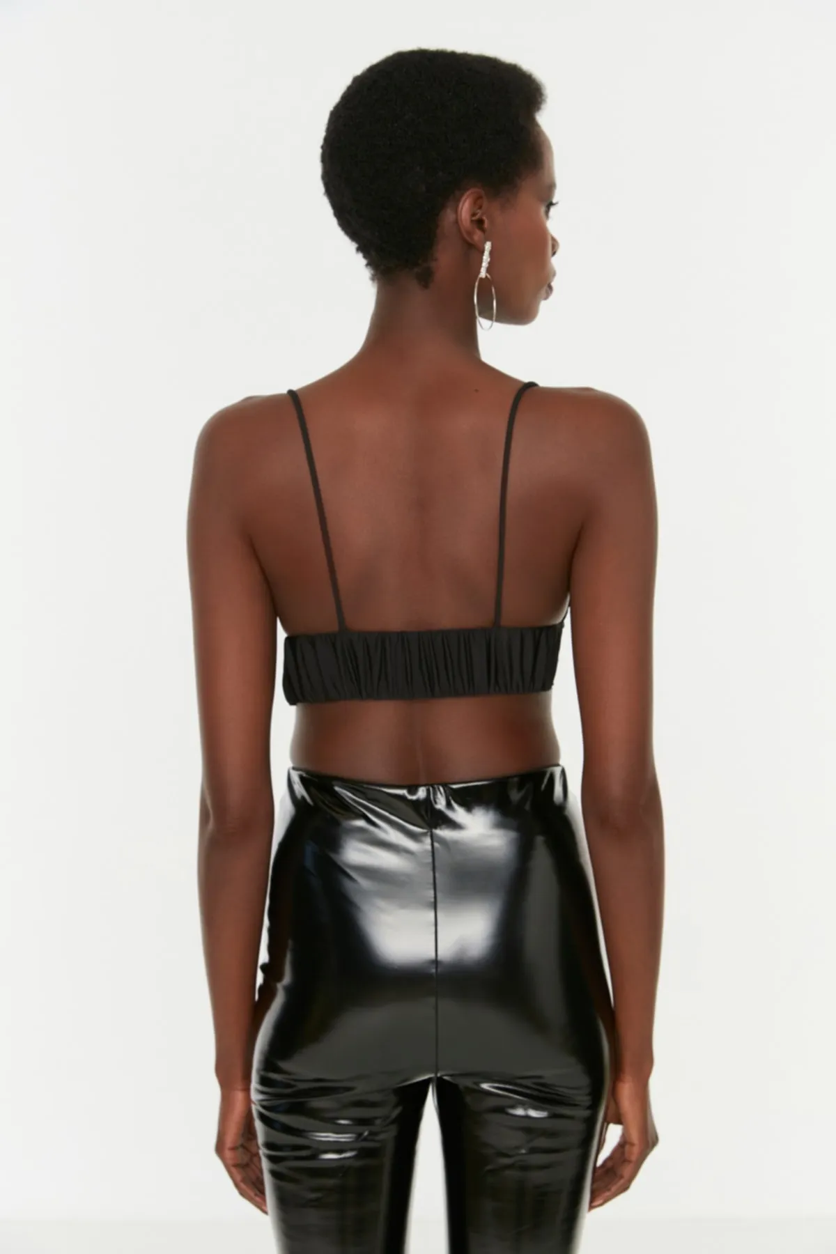 Trendyol Collection  Schwarzes, bauchfreies, gefüttertes Bustier TPRSS22BS00005