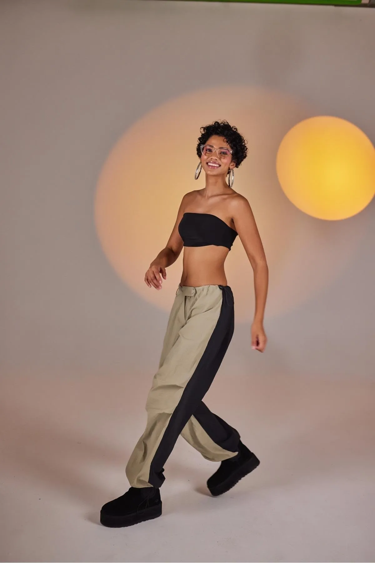 HOLLY LOLLY  Zweifarbige zweifarbige Fallschirmhose mit verstellbarem elastischem Bund und Beinen in Beige