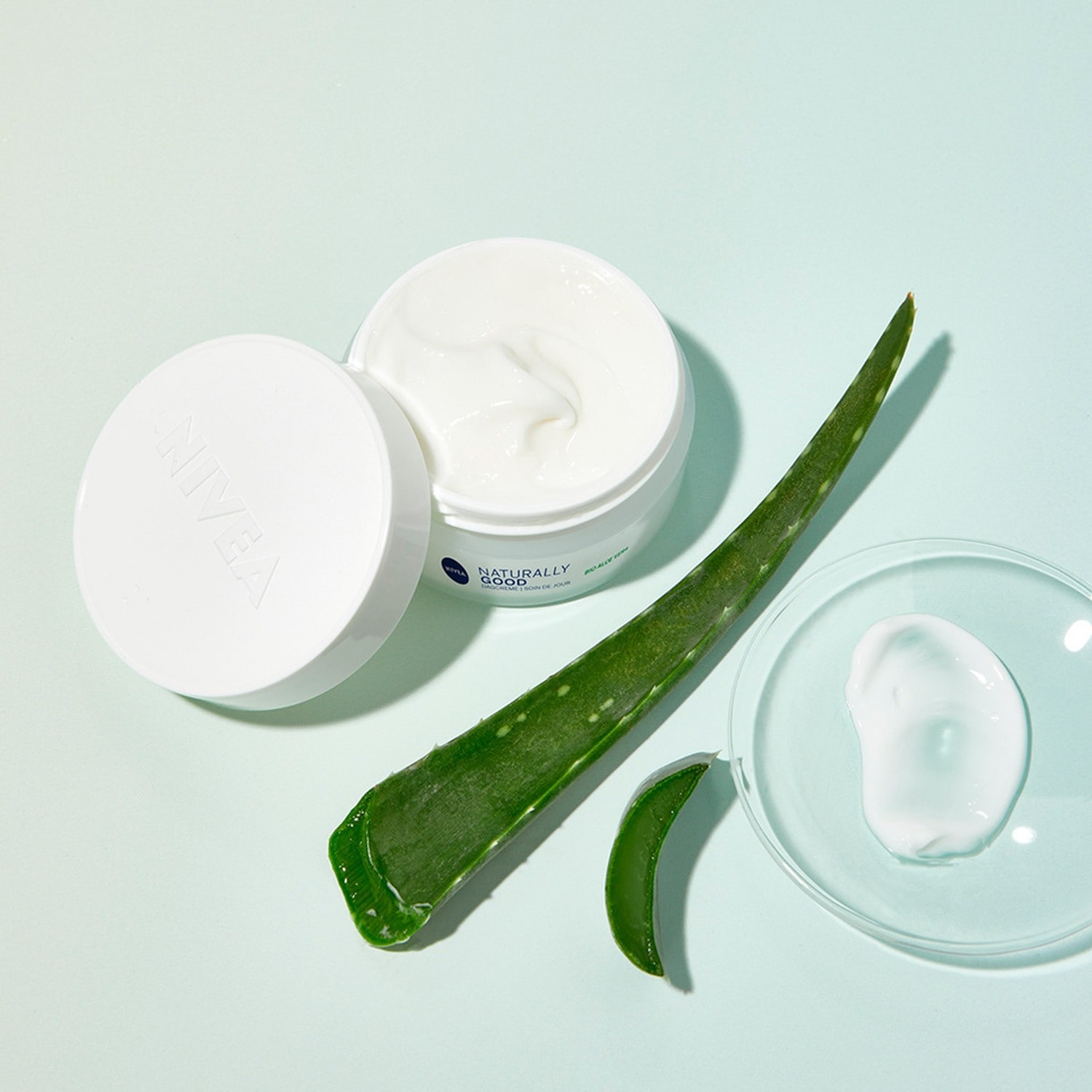 NIVEA Radiance nappali krém bio aloe verával