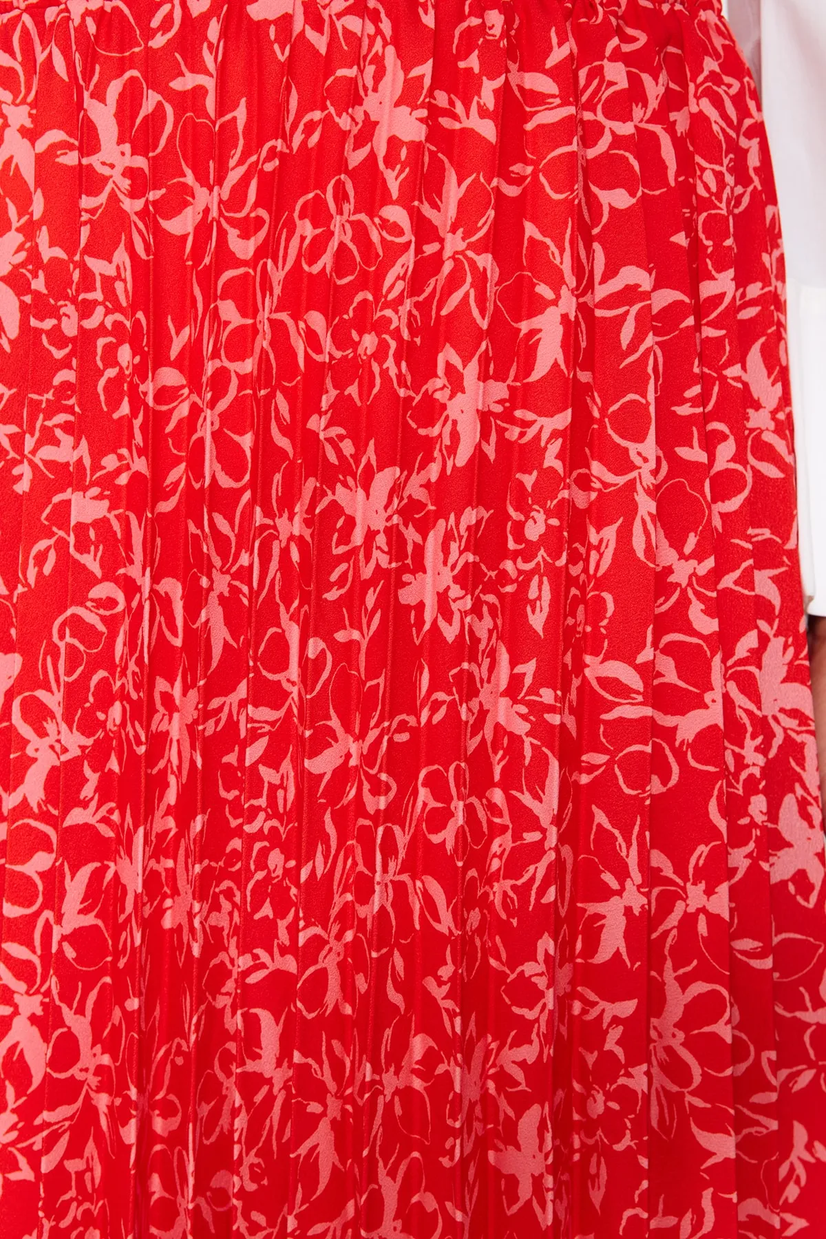 Trendyol Modest  Roter gewebter Plisseerock mit Blumenmuster und elastischer Taille TCTSS23EE00018
