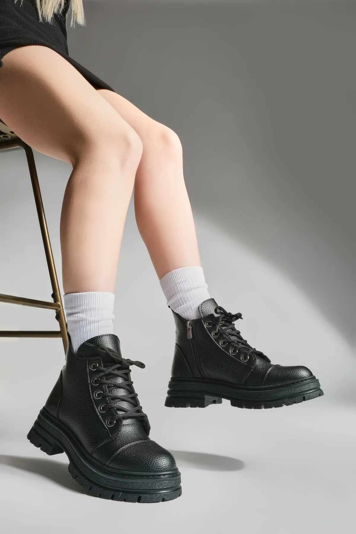 Marjin  Damen-Schnürstiefel mit dicker Sohle Stiefel Konifa Schwarz