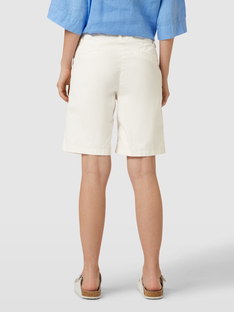 Bermudas mit französischen Eingrifftaschen in offwhite