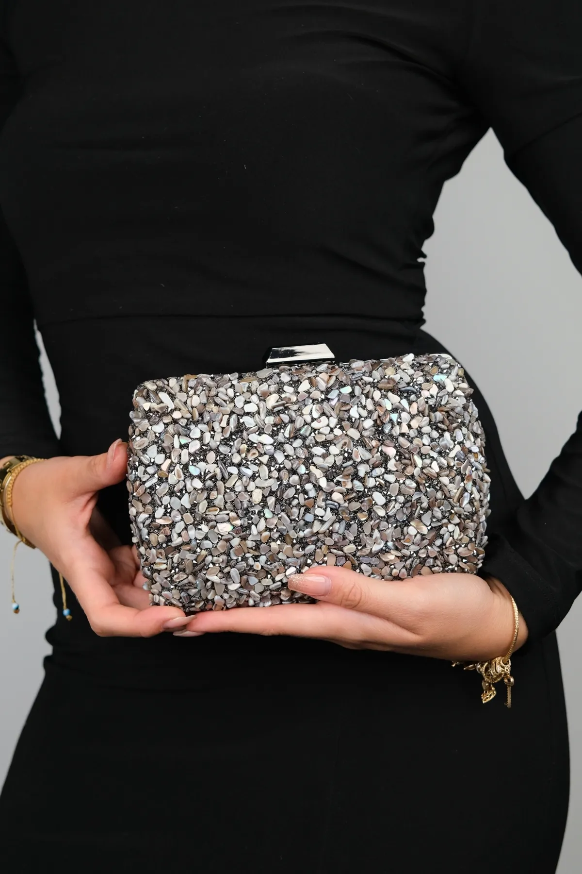 LuviShoes  SEUL Abendtasche für Damen in Platin mit Kieselsteinen