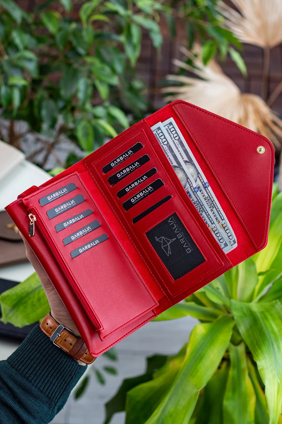 Garbalia  Rote Damenbrieftasche im Umschlagmodell mit Telefon- und Münzfächern