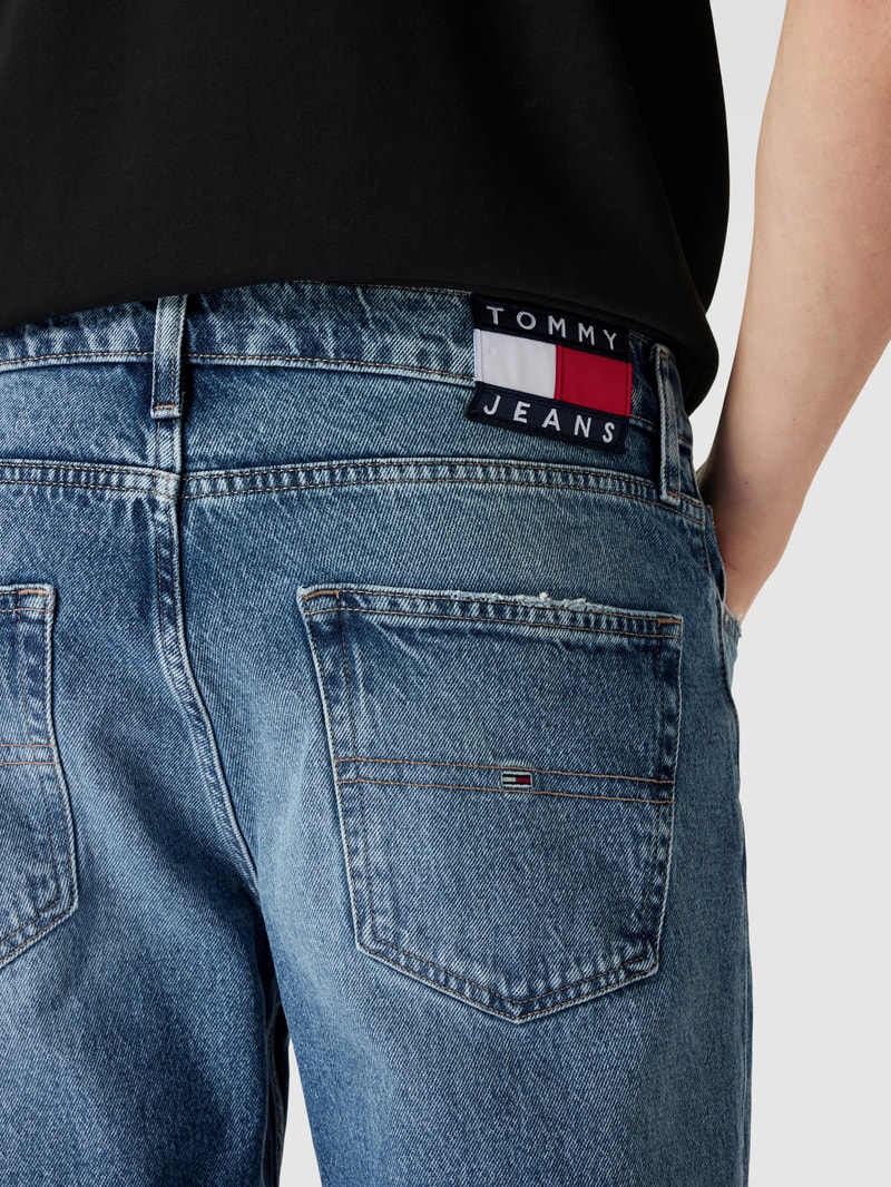 Jeans mit Label-Details in jeans