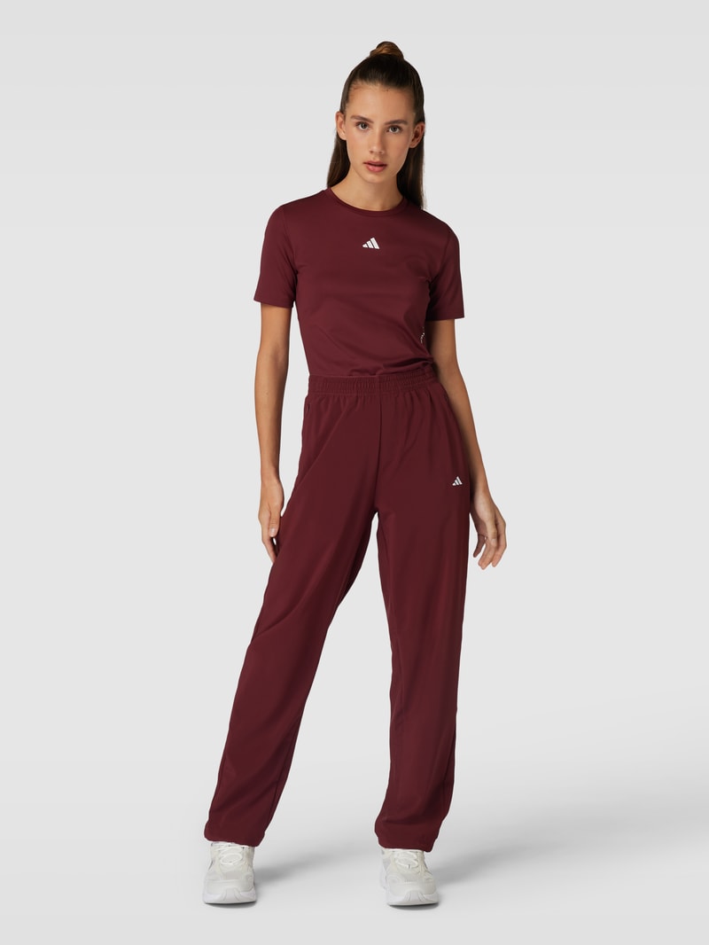 T-Shirt mit Label-Print in bordeaux rot
