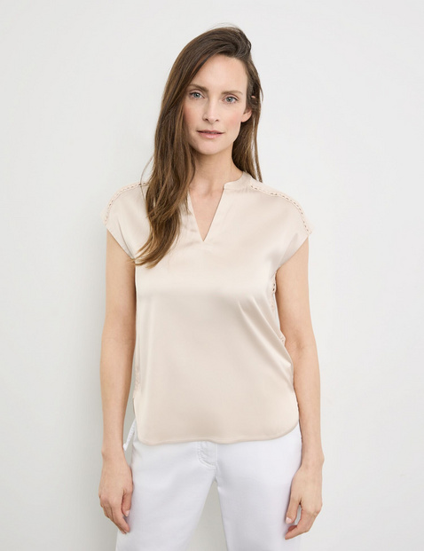 Kurzarmshirt mit Häkeldetails