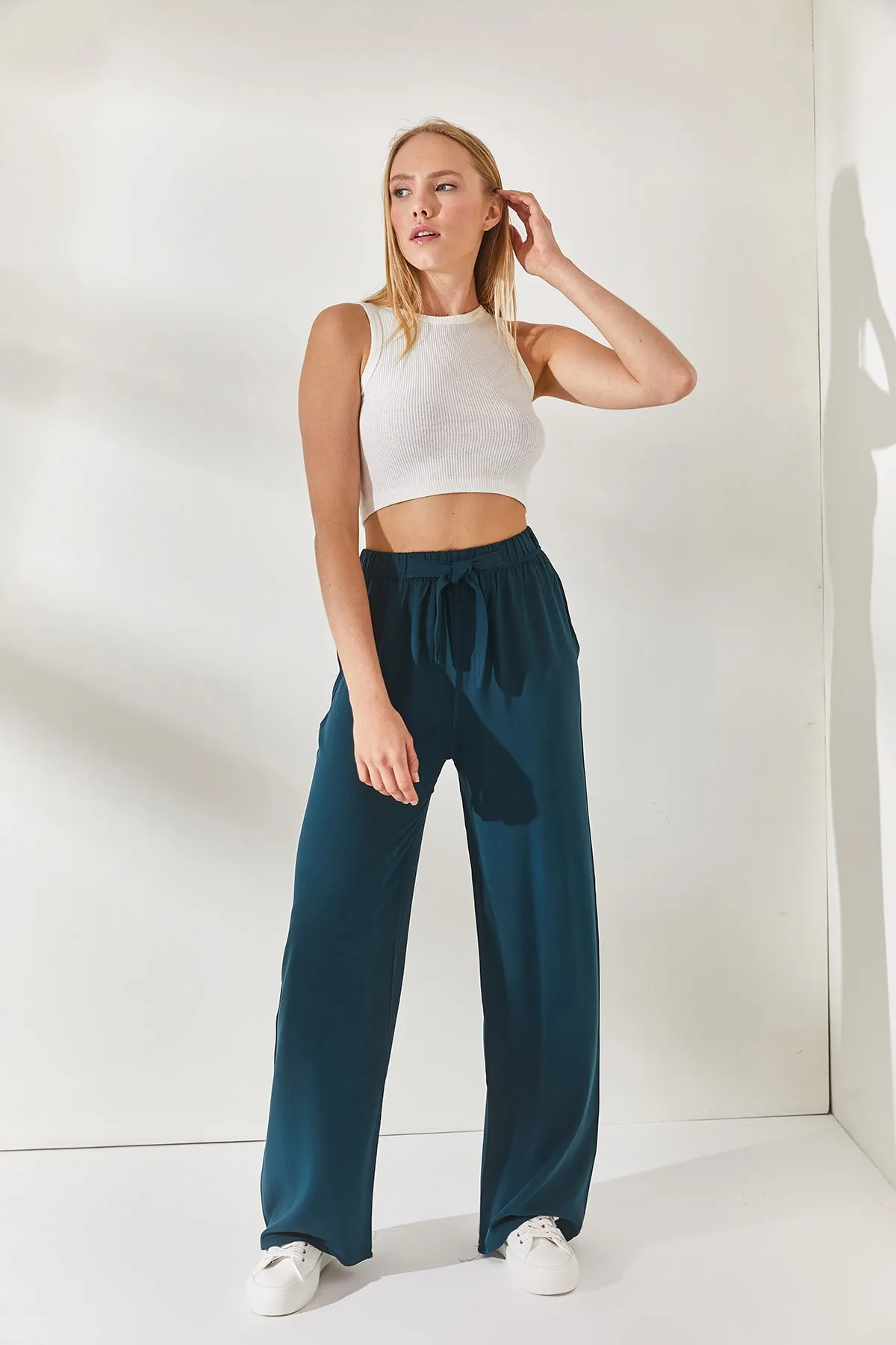 Olalook  Petrolblaue Palazzo-Hose aus gewebtem Viscon mit Gürtel für Damen PNT-19000169