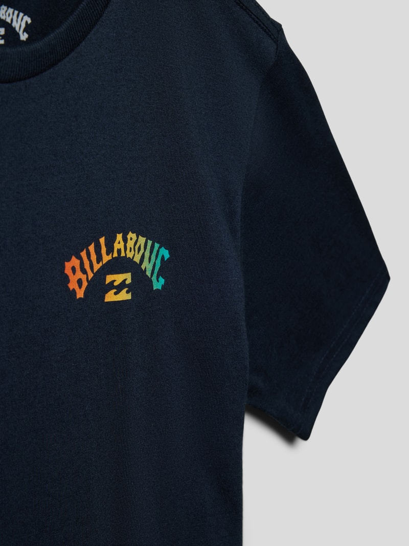 T-Shirt mit Label-Print Modell 'ARCH' in marineblau