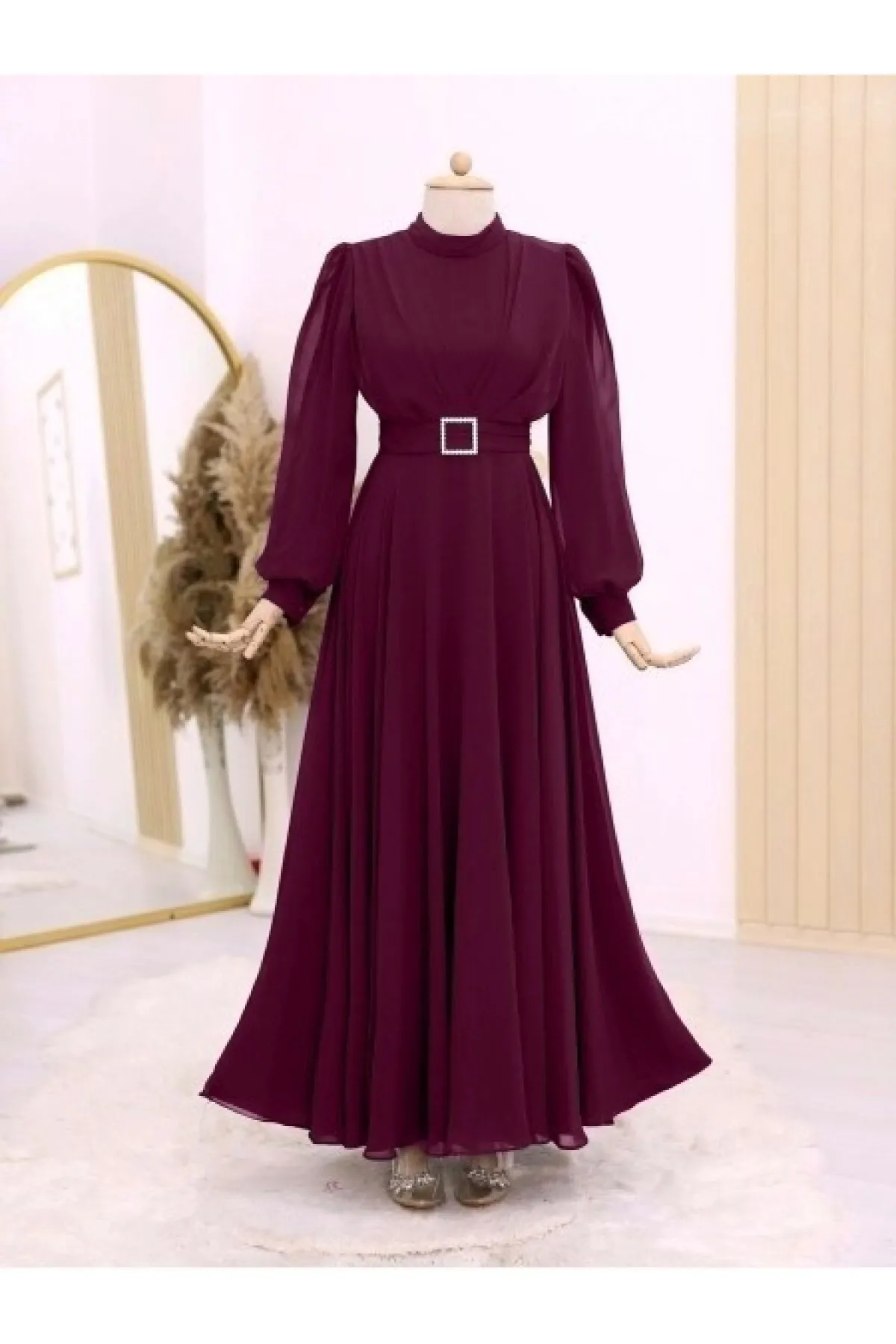 Modamorfo  Hijab-Kleid mit Falten vorne und Steingürtel
