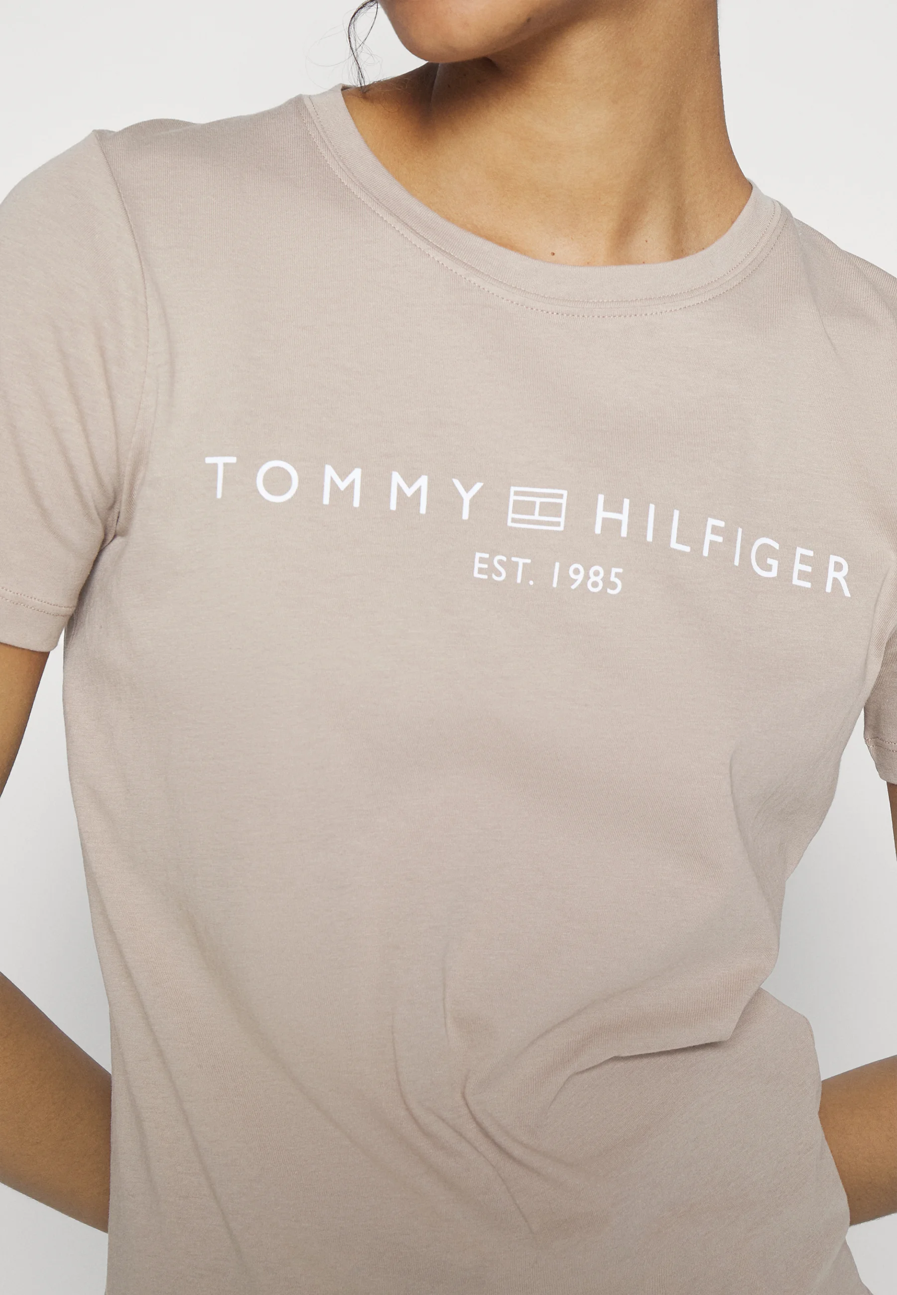 Camiseta con estampado del logotipo de Tommy Hilfiger