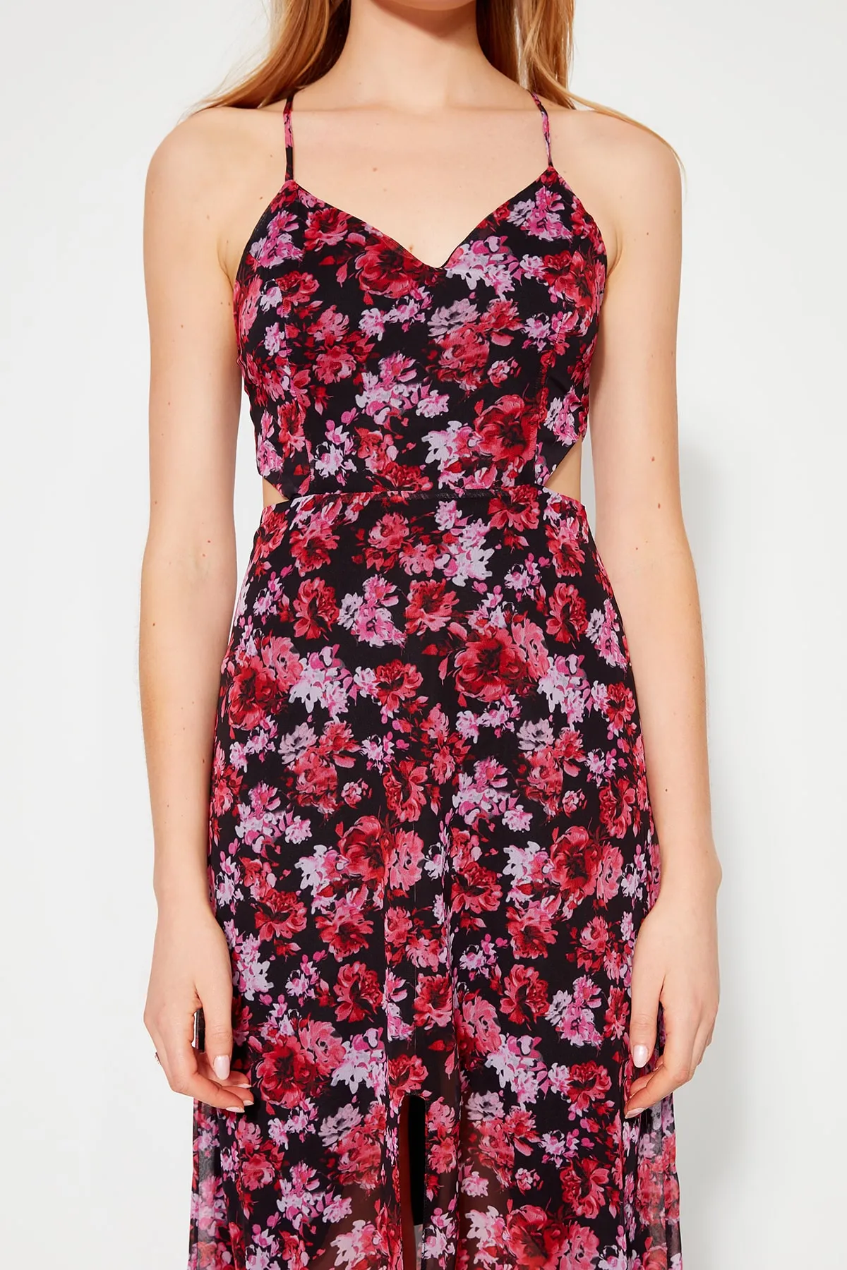 Trendyol Collection  Rotes A-Linien-gefüttertes Maxi-Webkleid mit Fensterausschnitt/Ausschnitt und detailliertem Blumendruck TWOSS20EL1270