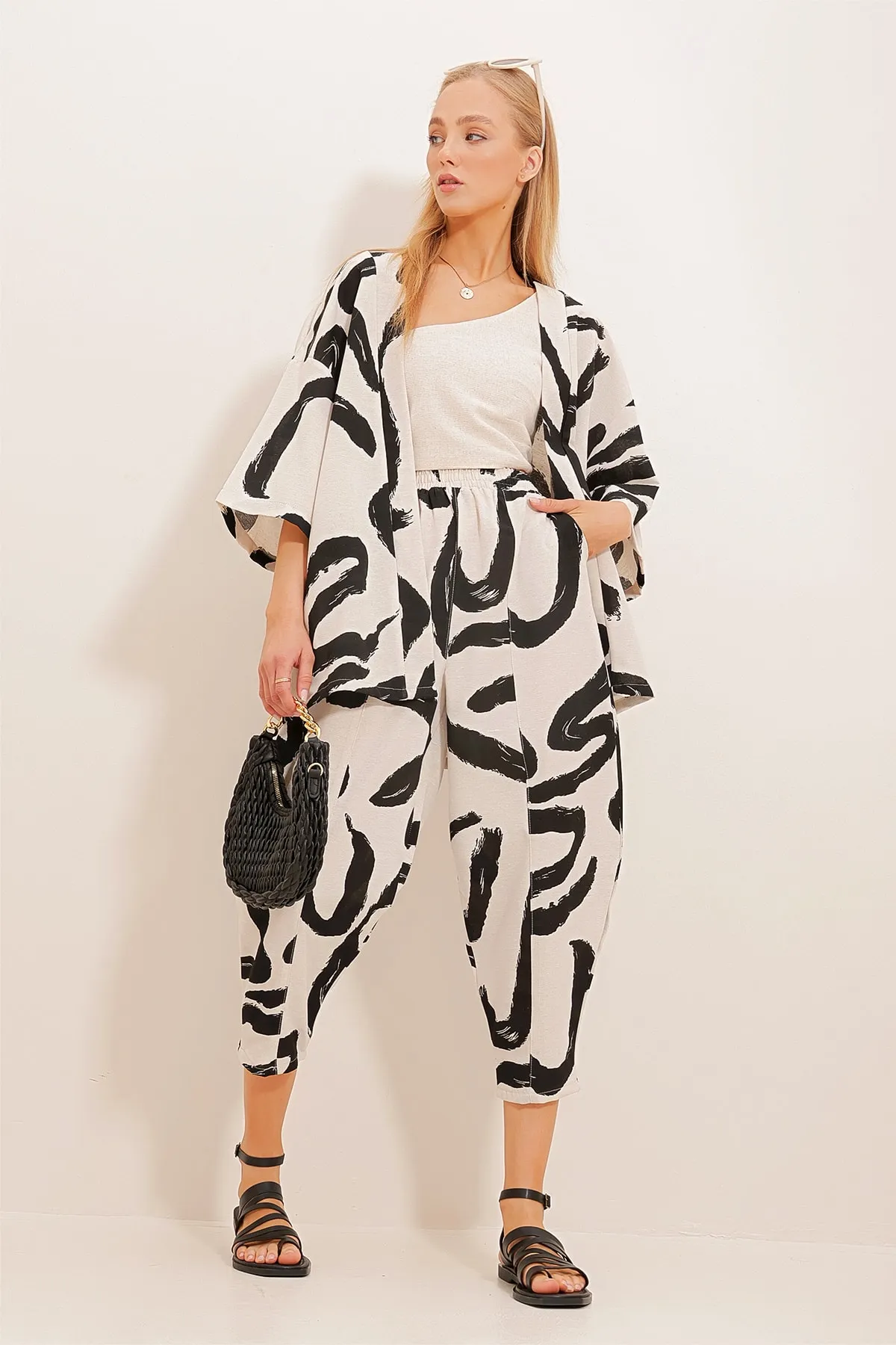 Trend Alaçatı Stili  Schwarzes gemustertes Shalwar-Hose- und Kimono-Set für Damen ALC-X10581