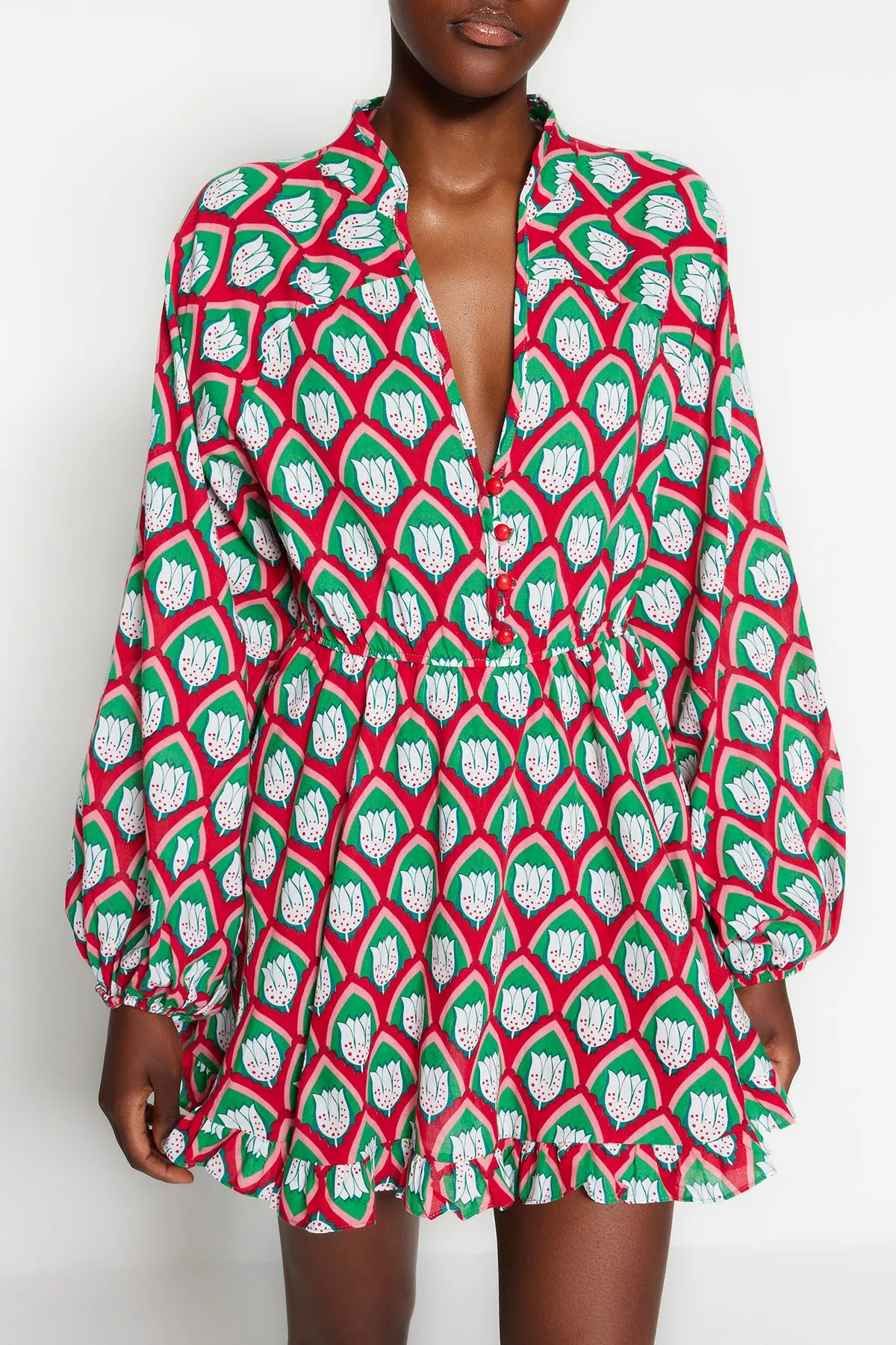 Trendyol Collection  Geometrisch gemustertes Mini-Strandkleid mit gewebten Ballonärmeln aus 100 % Baumwolle TBESS21EL2771