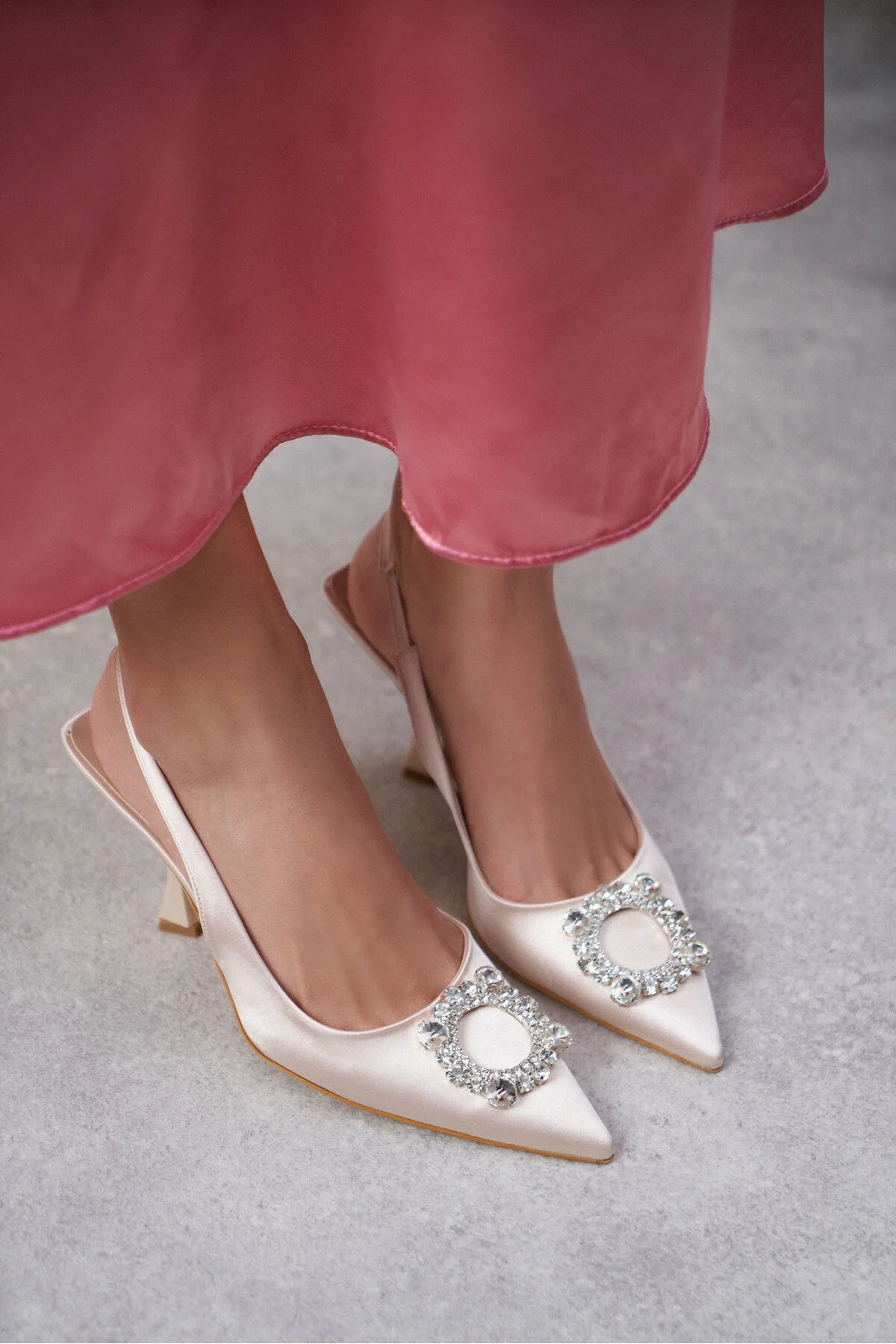 NİŞANTAŞI SHOES  Amara Beige Satin Stone Detaillierte Damenschuhe mit Absatz