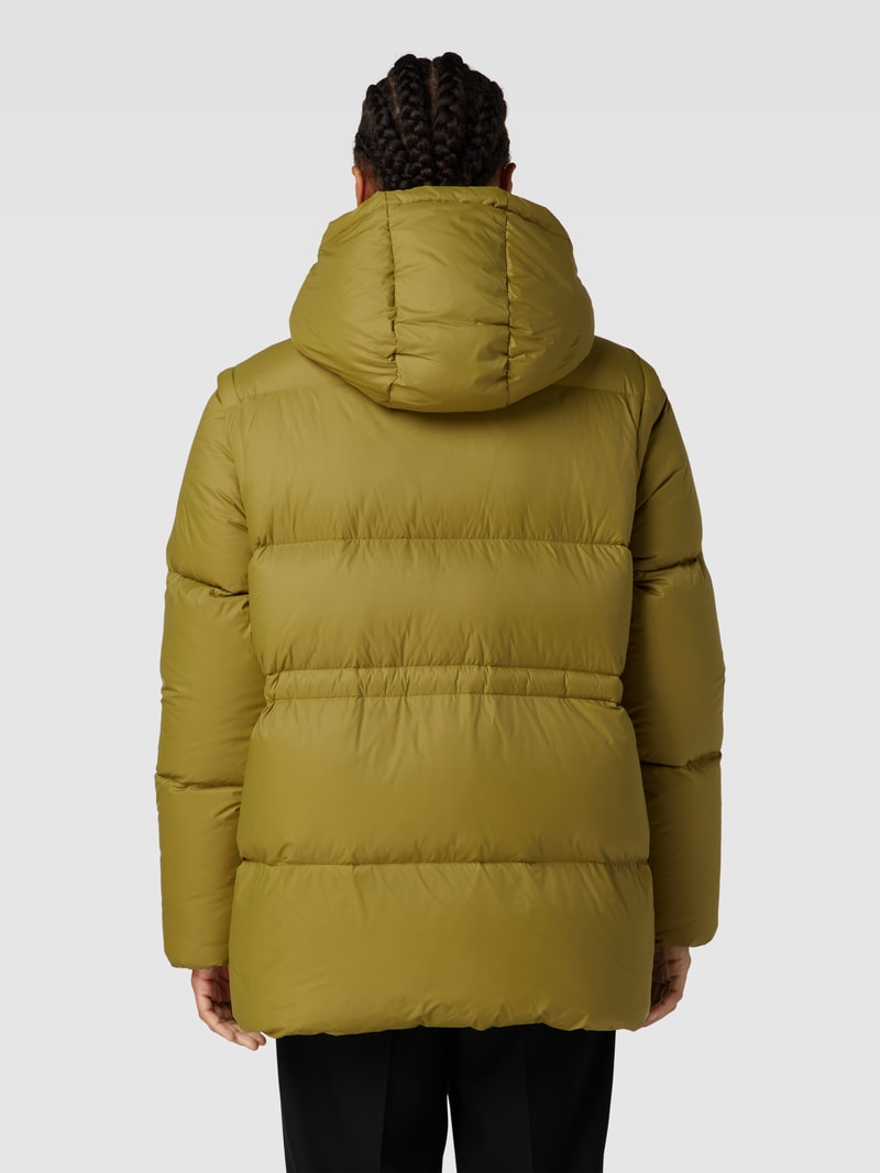 Steppjacke mit seitlichen Eingrifftaschen in olivgrün
