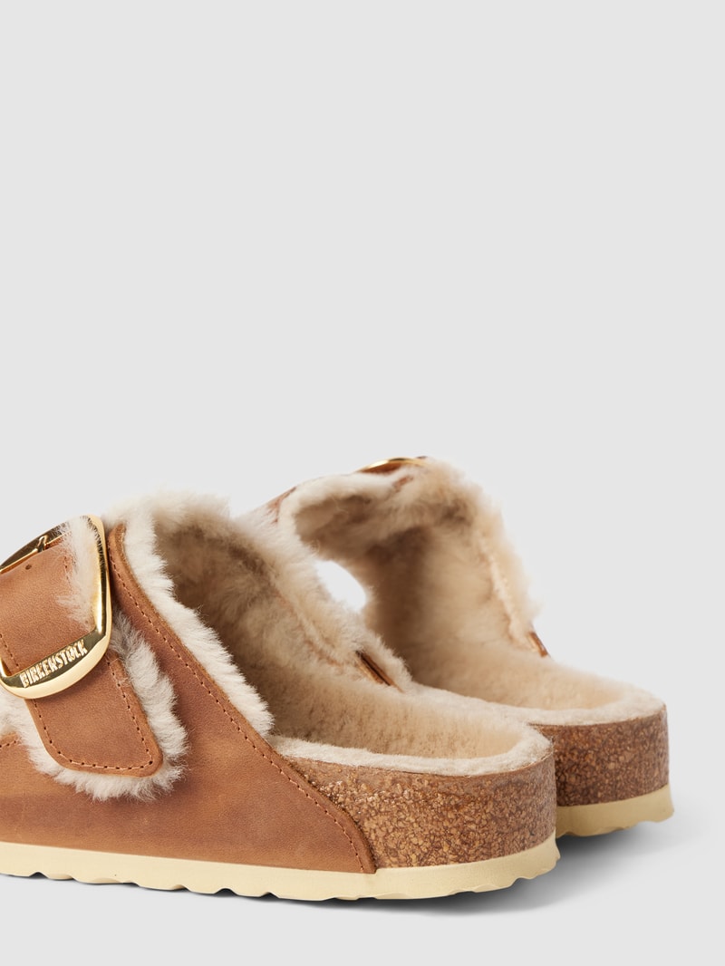 Slides mit Dornschließe Modell 'Arizona' in cognac