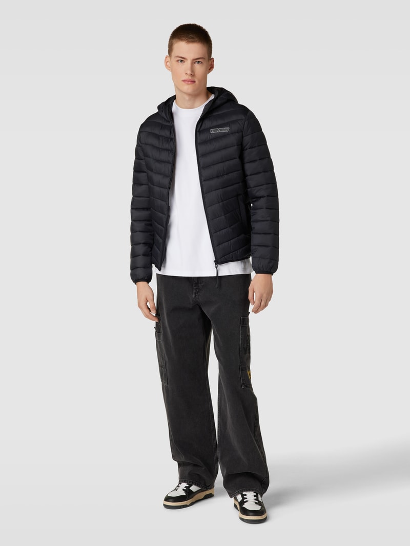 Steppjacke mit Kapuze in schwarz
