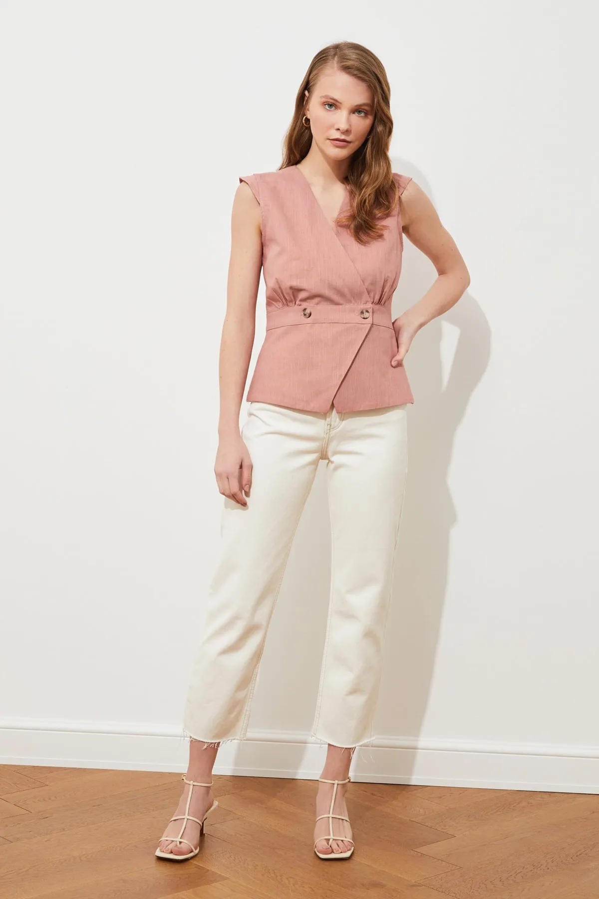 Trendyol Collection  Dusty Rose Woven Bone Button Detailierte zweireihige gewebte Bluse TWOSS20BZ0707