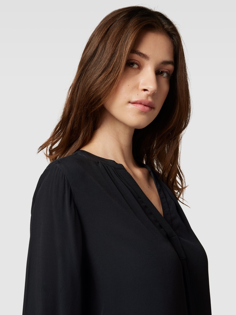 Bluse mit V-Ausschnitt in schwarz