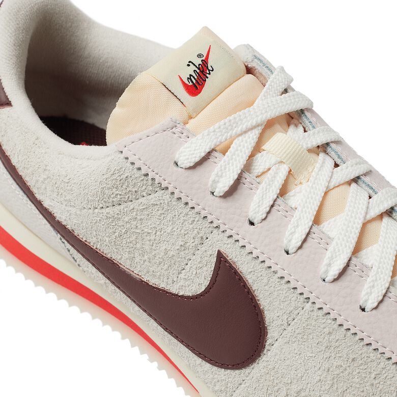 NIKE Wmns Cortez '23 sail/earth-lt orewood brn