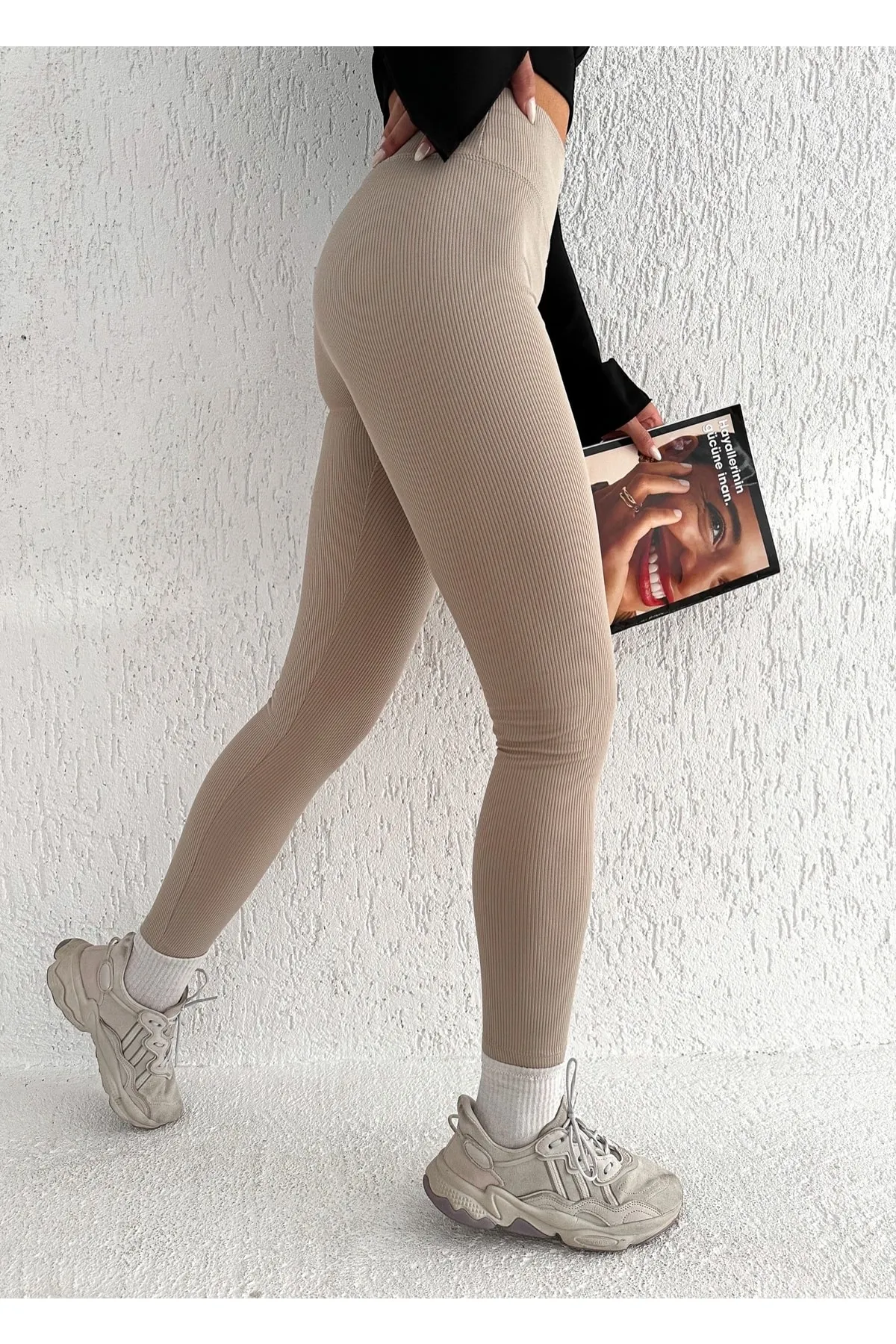 BEJNA  Damen-Strumpfhose aus beigem, geripptem Fleece mit hoher Taille