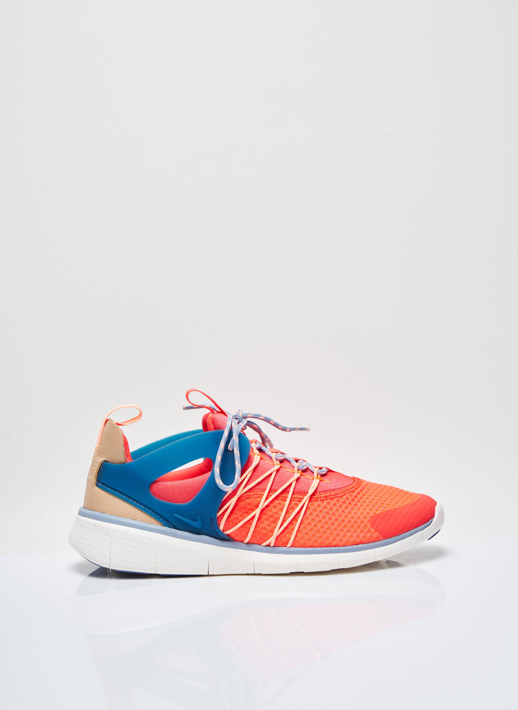 Nike Baskets Femme couleur orange