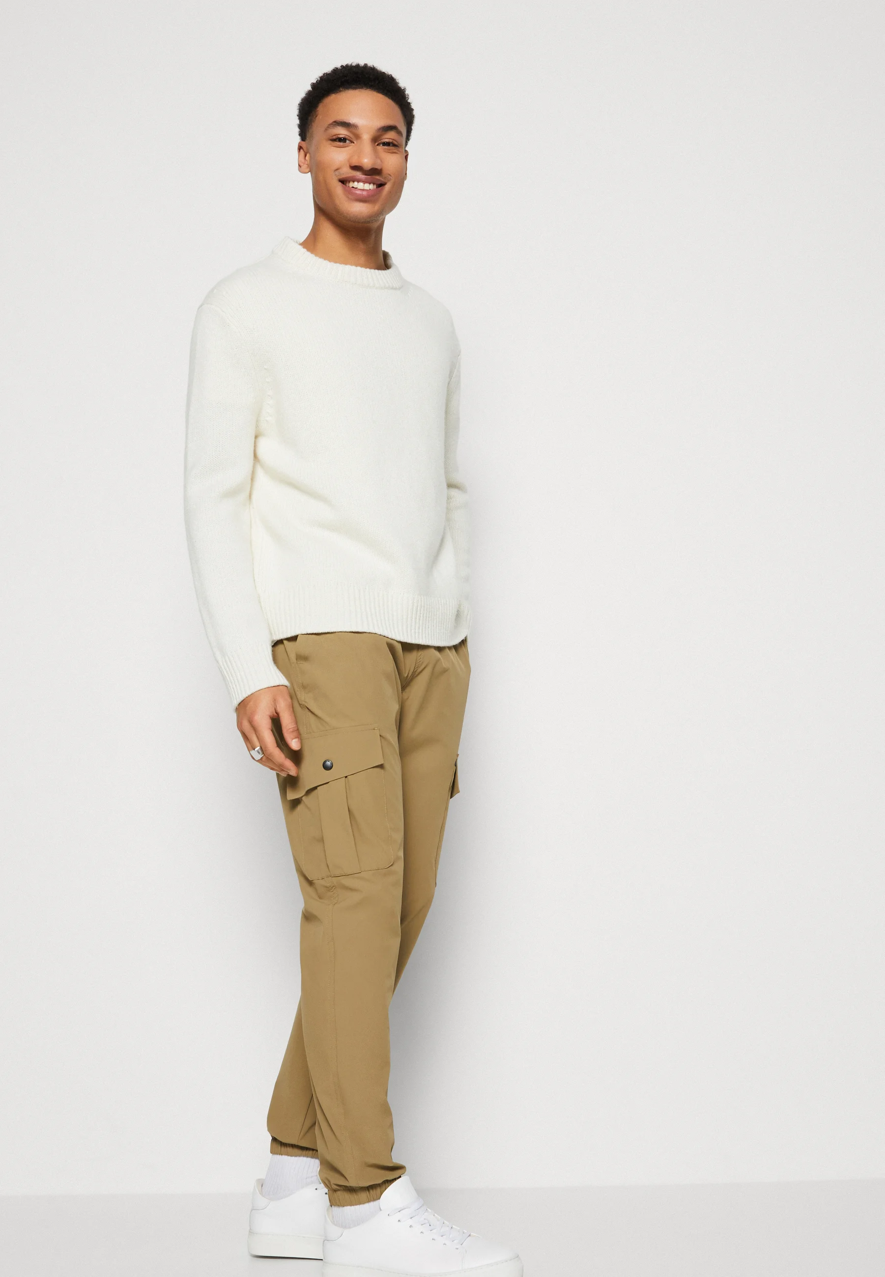 Pantalones cargo INDICODE JEANS
