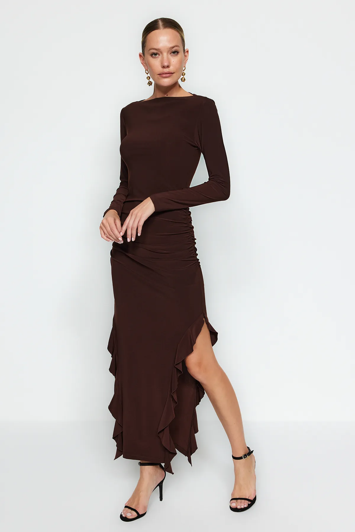 Trendyol Collection  Brauner Rock, Volants, U-Boot-Kaya, dehnbares Maxi-Strickkleid TWOAW24EL00616