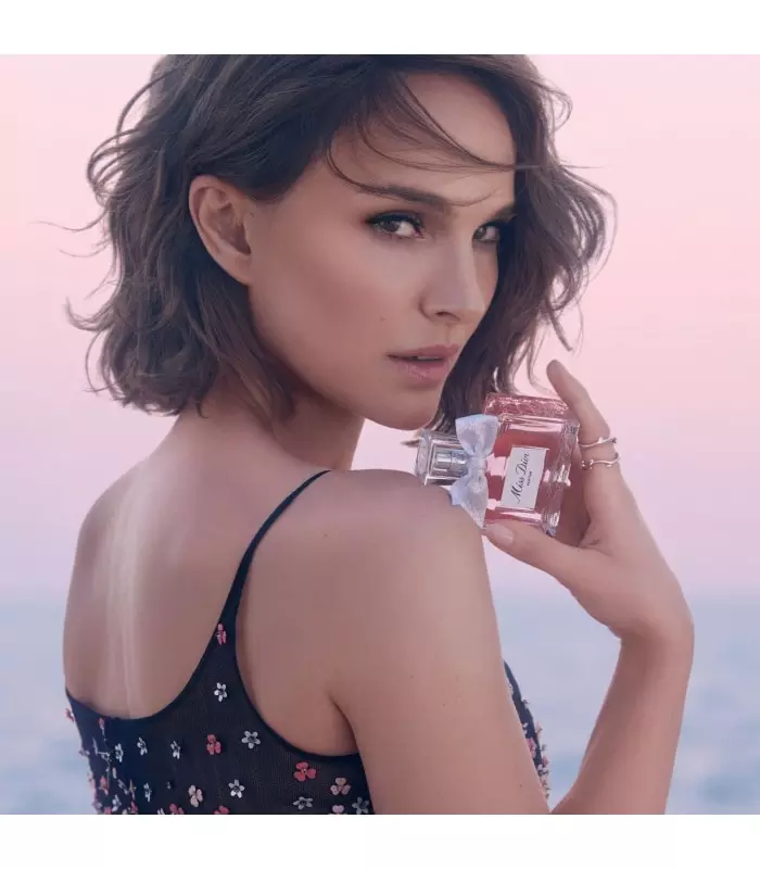 MISS DIOR Parfum : Notes fleuries, fruitées et boisées intenses